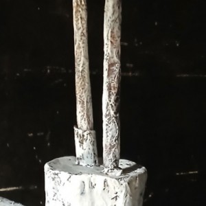 Zeitzeichen I, Papier, Gesso, Moorlauge, 70 x 40 x 20 cm, 2026